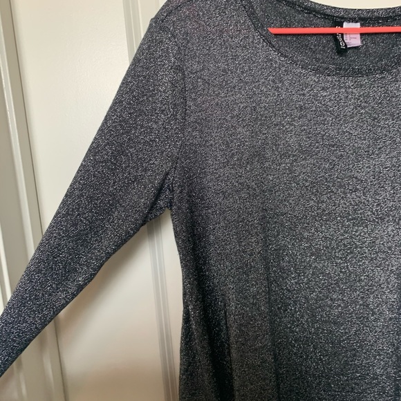 Silver and black sparkly long sleeve shirt - Picture 3 of 4